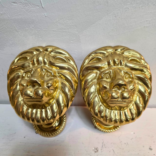 1970s Pair of Solid Brass Lion Head Curtain Tiebacks – Hollywood Regency Drapery Holdbacks For Sale - Image 5 of 11