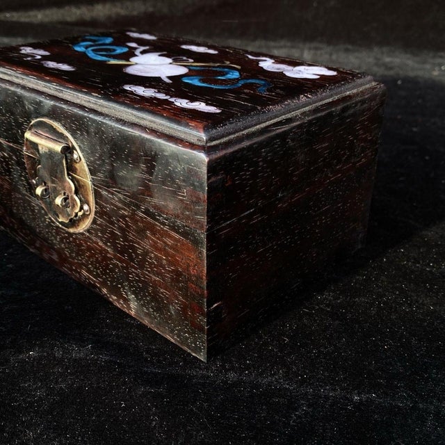 Vintage Chinese Rosewood & Mother-of-Pearl Inlay Jewelry Box – Auspicious Objects & Clouds Motif For Sale In Los Angeles - Image 6 of 9