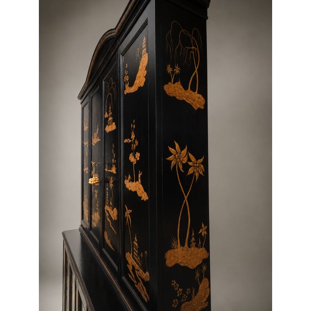 Chinoiserie 19th Century, English Black Chinoiserie Decorated Bi-Fold Door Cabinet For Sale - Image 3 of 10