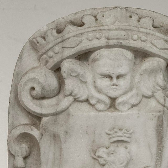 Light Gray 17th Century French Carrara Marble Heraldic Lion Crest With Cherub For Sale - Image 8 of 16