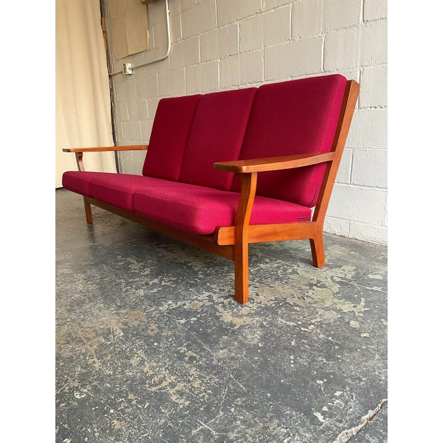 GETAMA Vintage Hans J. Wegner for Getama Model 330/3a in Teak & Wool, 1965 For Sale - Image 4 of 12