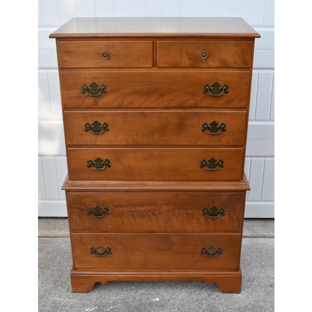 Vintage Ethan Allen Heirloom Nutmeg Maple 7 Drawer Chest on Chest Tall Dresser For Sale In Philadelphia - Image 6 of 17