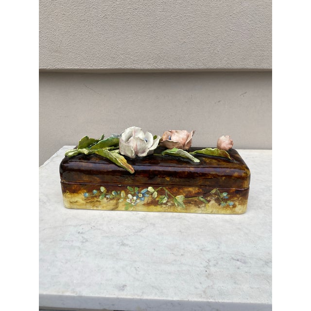 French Country Large Rare 19th Century Majolica Flowers Box For Sale - Image 3 of 11