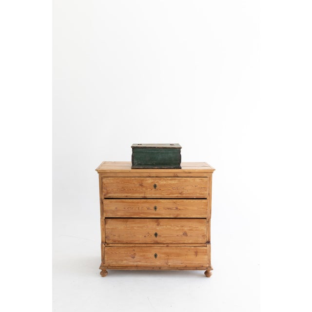 Traditional 19th Century Pine Painted Swedish Box For Sale - Image 3 of 11
