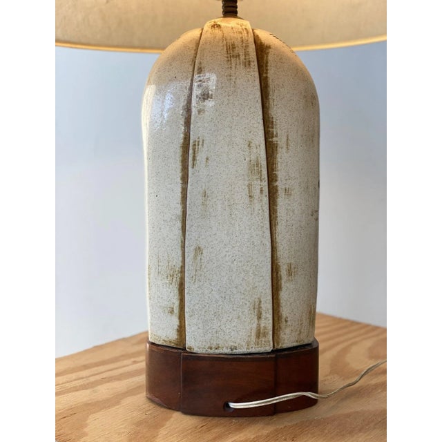 Beige Vintage Large Scale Ceramic Kifwebe-Inspired Mask Lamp on Mahogany Base, Circa 1950s For Sale - Image 8 of 12