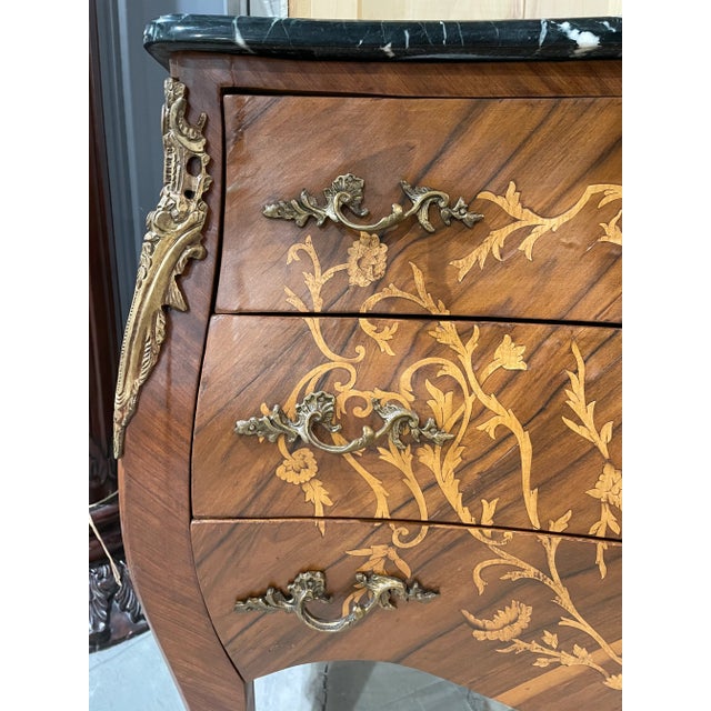 Late 20th Century Marble Top Bombe Chest With Inlaid Floral Design For Sale In New York - Image 6 of 11