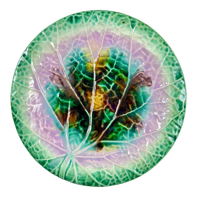 English Majolica Green Rimmed Round Begonia Leaf Plate, Circa 1870-80 For Sale