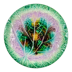 English Majolica Green Rimmed Round Begonia Leaf Plate, Circa 1870-80