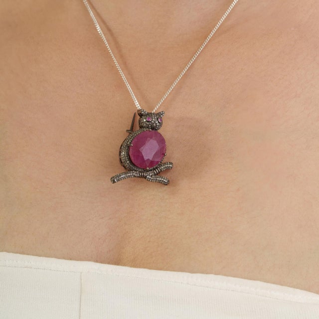 Art Deco 10 Ct Ruby & Diamond Wise Owl Oxidized Silver Unisex Brooch Pendant - Christmas Jewelry For Sale - Image 3 of 14