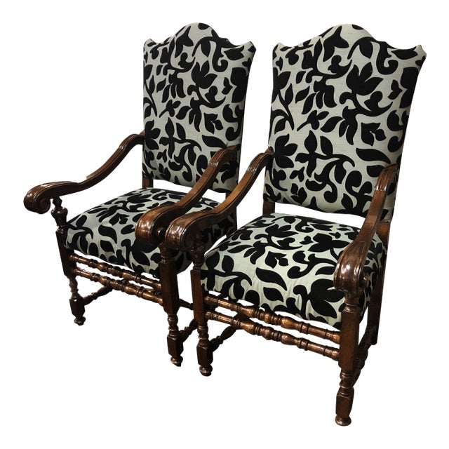 1990s Pair of Traditional Italian Walnut Louis XIII Style Arm Chairs For Sale