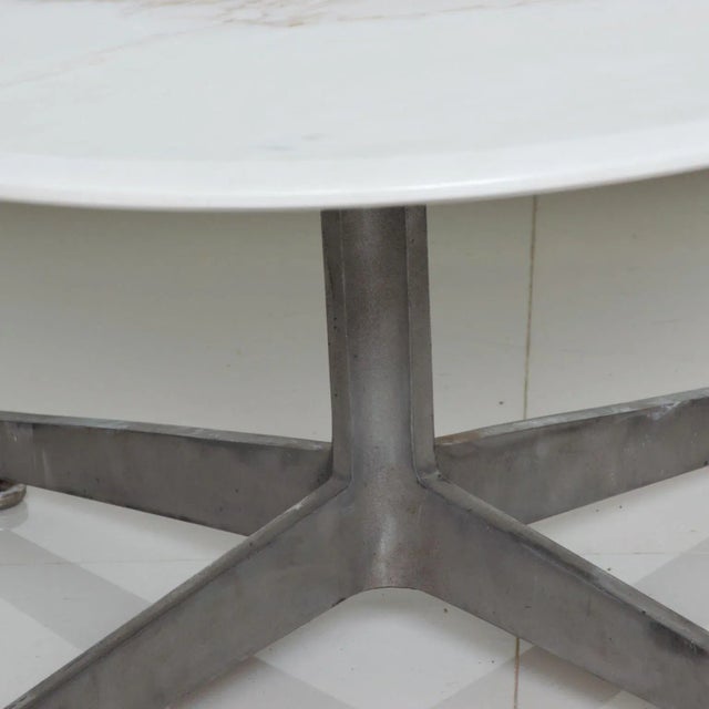 1960s 1960s Knoll Style Round Marble Coffee Table Star Base For Sale - Image 5 of 10