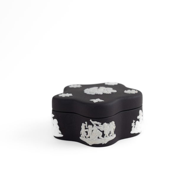 Vintage Wedgwood Black Jasperware Star-Shaped Trinket Box For Sale In New York - Image 6 of 12
