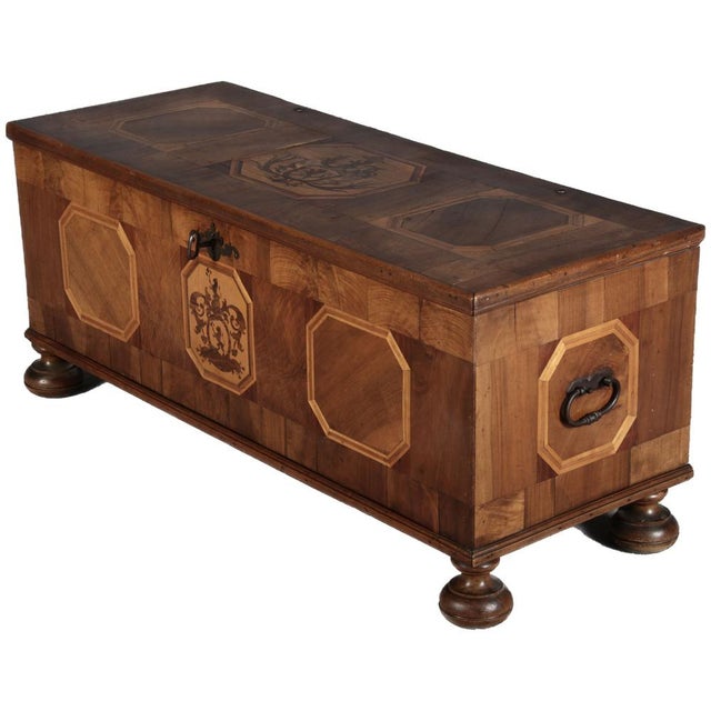 Baroque Antqiue Baroque Chest in Walnut, 1750 For Sale - Image 3 of 18