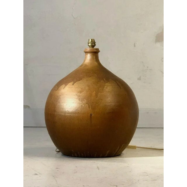 Une très grande table lamp de en sol au corps généreux Pansu, Modernist, de Forme-Libre, brutalist, Rustique-Moderne in...