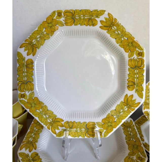 1960s Independence Ironstone Japan Yellow Bouquet/Yellow Daffodil 43-Piece Dinnerware Set For Sale - Image 9 of 12