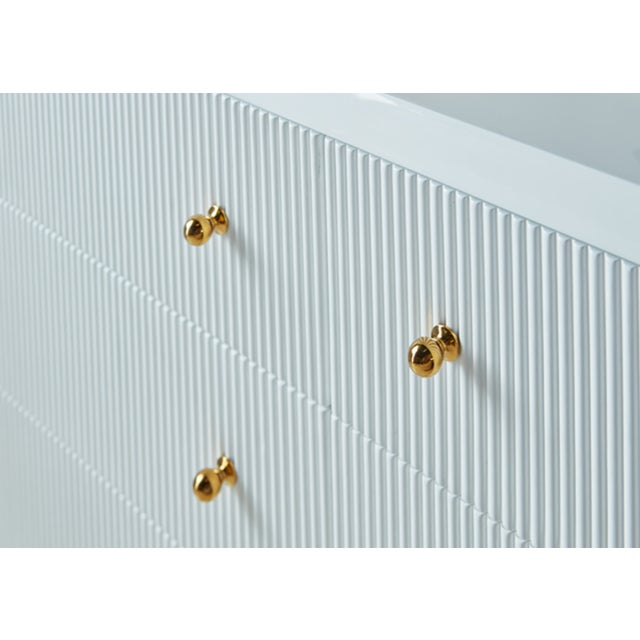 2020s Matthew Izzo Home Valentina Fluted Glossy White Lacquer Waterfall Edge Six Drawer Chest With Polished Brass Knobs For Sale - Image 5 of 6