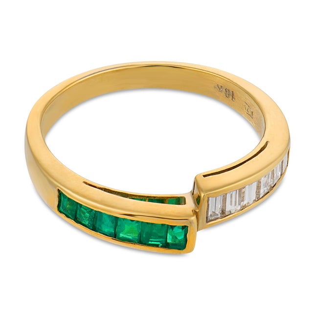 Contemporary Vintage Diamond Emerald 18k Yellow Gold Band, Size 6.5 For Sale - Image 3 of 7