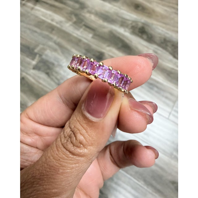 Pink 3.45 Carat Pink Sapphire Yellow Gold Ladies Band, Size 7 For Sale - Image 8 of 9