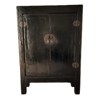 Chinese Black Lacquered Side Chest (Early 1800s) For Sale