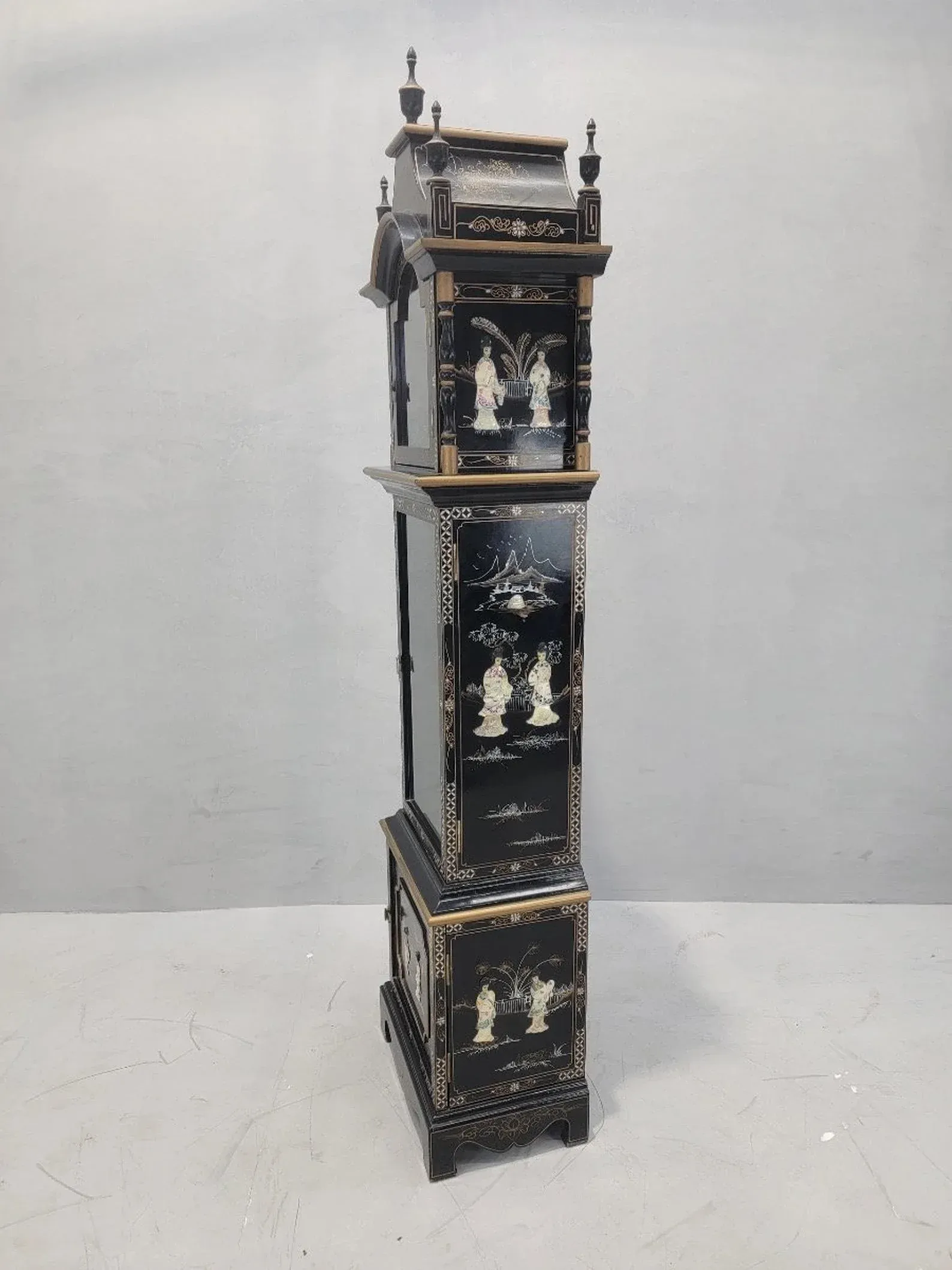 Mid 20th Century Wai Hing Clocks Co. Chinoiserie Lacquer Tempus