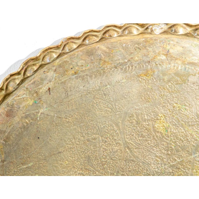 Antique Islamic Mughal Rajasthani Large Moorish Round Brass Tray With Crest Edges 30 In. For Sale - Image 12 of 13