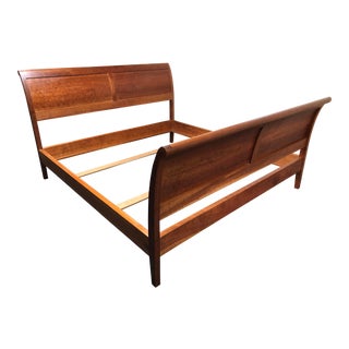 Traditional Thomas Moser King Size Cherry Sleigh Bedframe For Sale