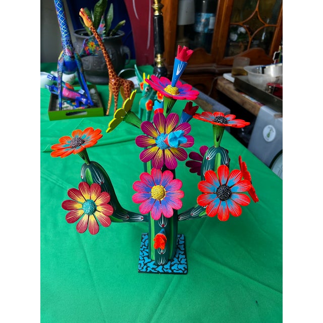 Up for consideration is a beautiful vintage wooden Mexican alebrije cactus sculpture. This would look lovely in your home,...