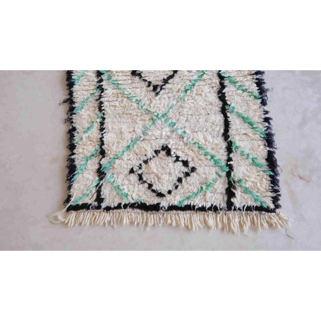 Textile 1990’s Berber White Moroccan Wool Runner Rug - 8.5 X 2.69 Ft For Sale - Image 7 of 9