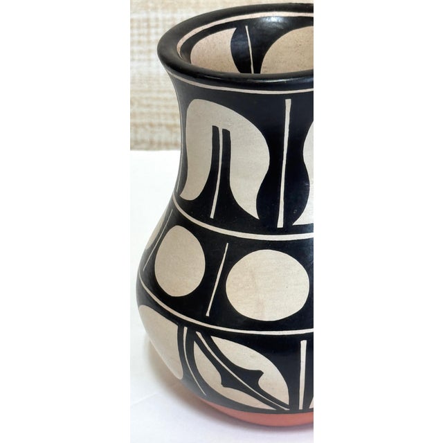 San Domingo (Kewa) Black-on-Cream Pottery Jar by Darrin Aguilar, Circa 1970s For Sale - Image 4 of 9