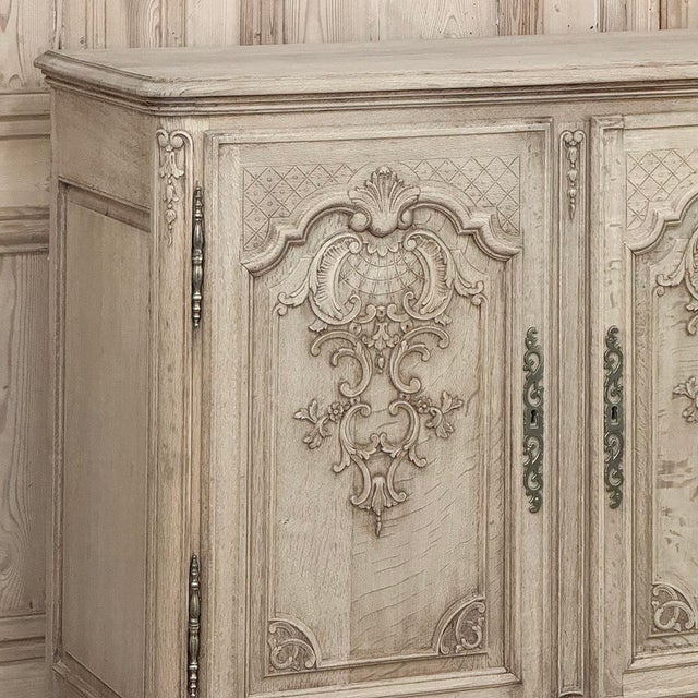Early 20th Century Grand Liégeois Louis XIV Style Stripped Oak Buffet ~ Credenza For Sale - Image 5 of 18