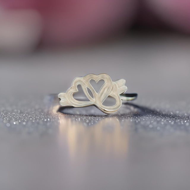 Late 20th Century Tiffany & Co Estate Triple Heart Ring Size 6 Sterling Silver 2.2 Grams For Sale - Image 9 of 12