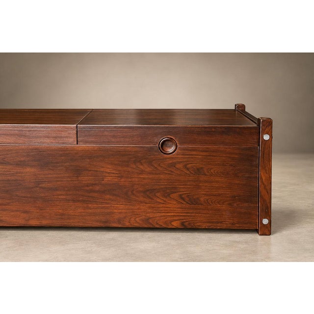 Brazilian Rosewood “Sabará” Trunk by Sergio Rodrigues, Brazil, circa 1965 — Lot 1124 For Sale - Image 18 of 18