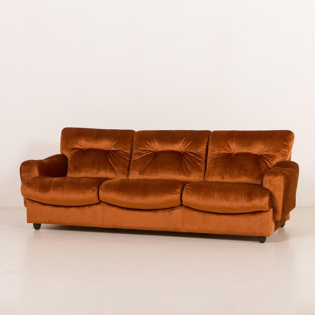 This italian vintage three-person sofa was made by brusnelli some time in the 1970s. It is a refined and extremely...