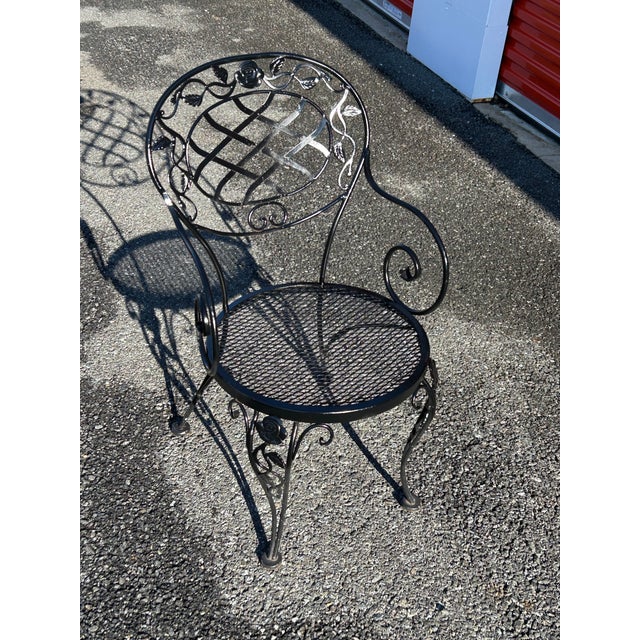 1960s Beautiful Vintage Woodard Chantilly Rose Table and 4 Chairs , Attributed For Sale - Image 5 of 5