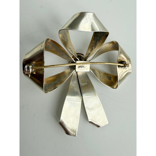 Hollywood Regency Sterling Silver Bow Brooch With Red Gemstone For Sale - Image 3 of 3