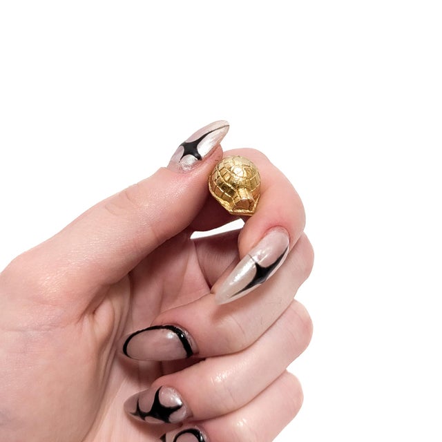 Mid-Century Modern Vintage 10k Yellow Gold Figural Igloo Charm for a Bracelet For Sale - Image 3 of 12