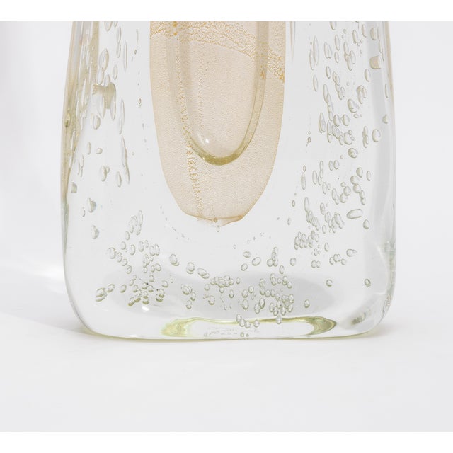 Hand-Blown Murano Modern Fluid Vase in Clear With 24-Karat Gold Flecks and Bubbles For Sale - Image 10 of 10