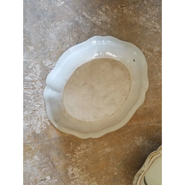 Late 18th Century Chinese Export Serving Dishes - a Pair For Sale In San Antonio - Image 6 of 12