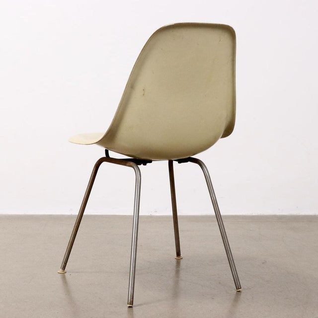 Cream DSS Chair by Charles & Ray Eames for Vitra, 1960s For Sale - Image 8 of 10