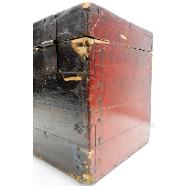 19th Century Hand-Painted Chinese Storage Chest For Sale In Nashville - Image 6 of 11
