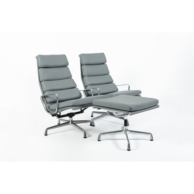 Pair Eames Soft Pad Recliners With Ottoman for Herman Miller, Gray Leather Aluminum Group For Sale - Image 10 of 17