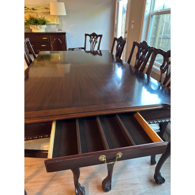 Lexington Furniture 1970s Lexington Mahogany Dining Set – 9 Pieces (Table + 8 Chairs) For Sale - Image 4 of 10