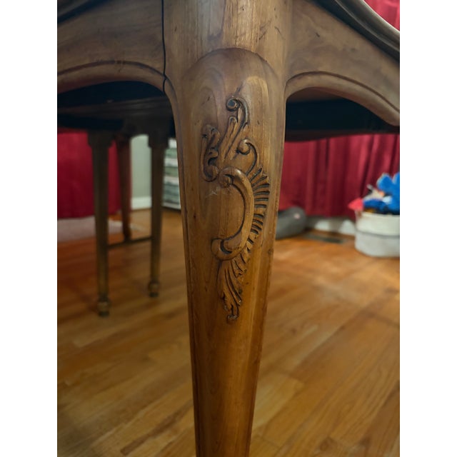 French Provincial French Provincial Style 1964 Vintage Baker Dining Room Table For Sale - Image 3 of 6