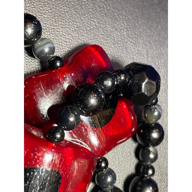 Late 20th Century Art Glass Necklace With Ruby Red Square Beads, Black Onyx and Agate With Sterling Silver Clasp. For Sale - Image 5 of 6
