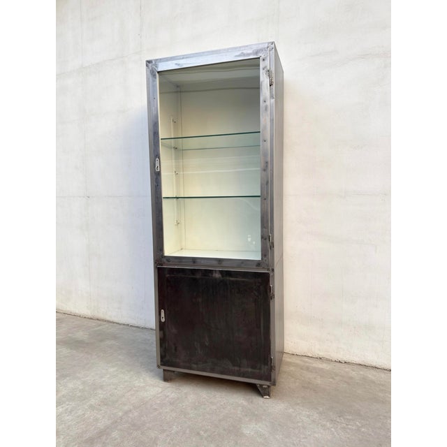 Industrial Vintage German Steel Medical Cabinet, 1960s For Sale - Image 3 of 11