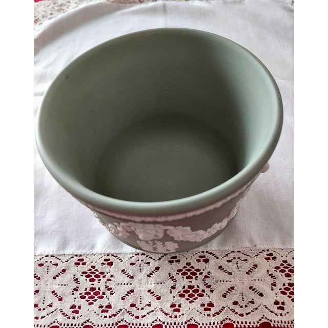English 1960s Celadon Sage Green Wedgwood Jasperware Cache Pot Planter For Sale - Image 3 of 6