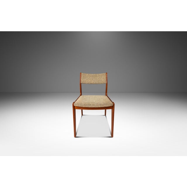 1970s Danish Mid-Century Modern Dining / Desk Chair in Solid Teak & Original Oatmeal Fabric Attributed to Scandinavia Woodworks Co., C. 1970's For Sale - Image 5 of 18