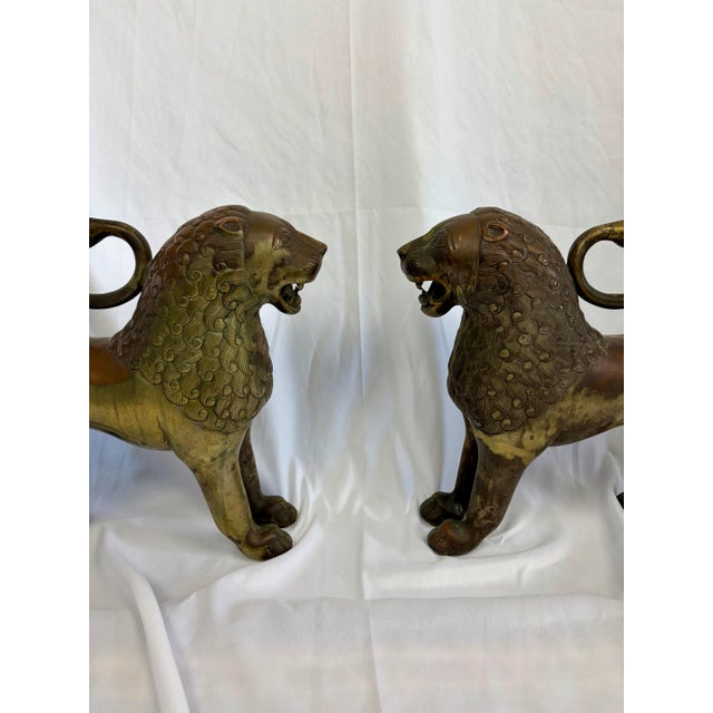 Grand Tour 1960s Pair of Monumental Brass Lion Sculptures With Aged Patina – Neoclassical Regency Style For Sale - Image 3 of 13