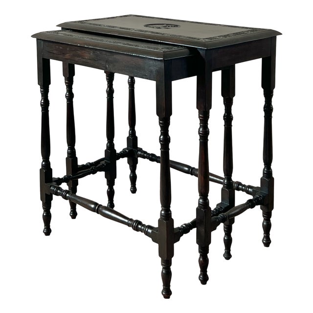 English Late Victorian Dyed and Carved Walnut Nesting Tables with Ivy Borders and Stag Emblem, 1890s, Set of 2 For Sale