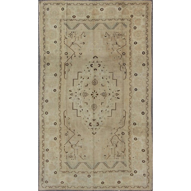 Vintage Turkish Rug in Neutral Tones in Taupe and Brown Highlights For Sale - Image 9 of 9